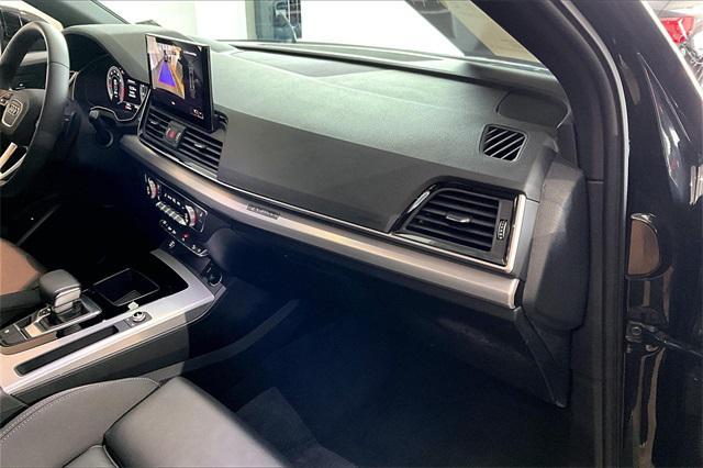 Photo of 2025 Mythos Black Metallic Audi Q5