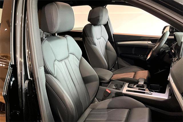 Photo of 2025 Mythos Black Metallic Audi Q5