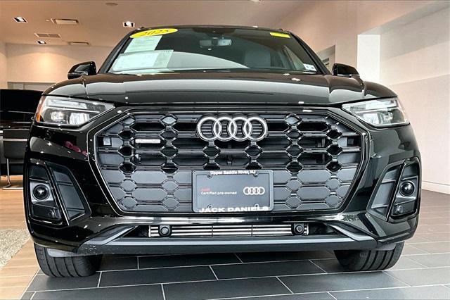 Photo of 2025 Mythos Black Metallic Audi Q5