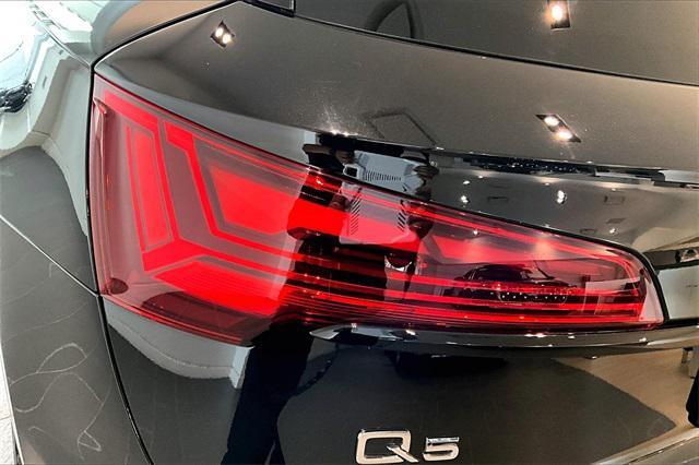 Photo of 2025 Mythos Black Metallic Audi Q5