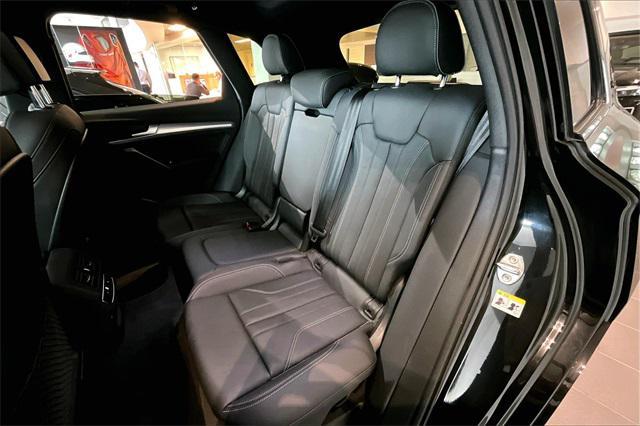 Photo of 2025 Mythos Black Metallic Audi Q5