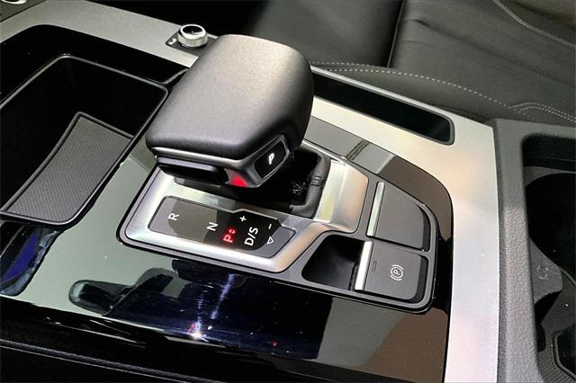 Photo of 2025 Mythos Black Metallic Audi Q5