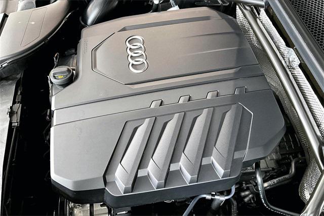 Photo of 2025 Mythos Black Metallic Audi Q5