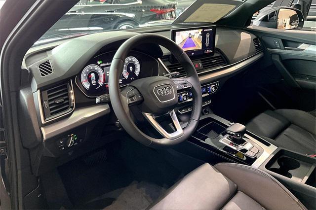 Photo of 2025 Mythos Black Metallic Audi Q5
