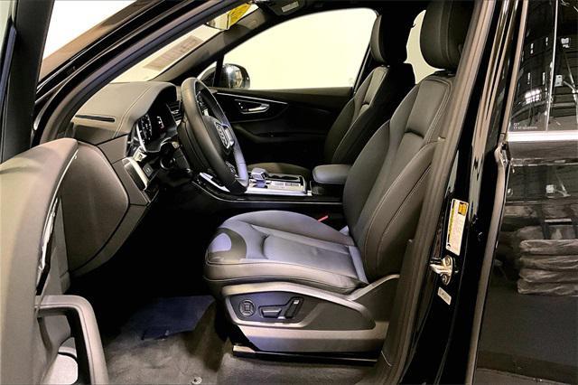 Photo of 2025 Mythos Black Metallic Audi Q7