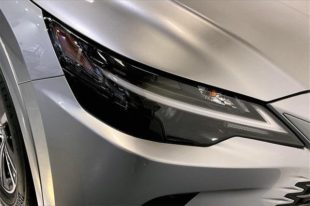 Photo of 2023 Iridium Lexus RX 350
