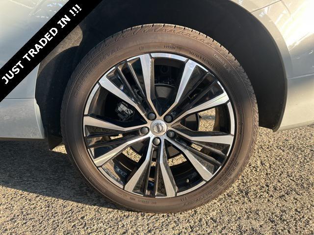 Photo of 2024 Vapour Grey Metallic Volvo XC60