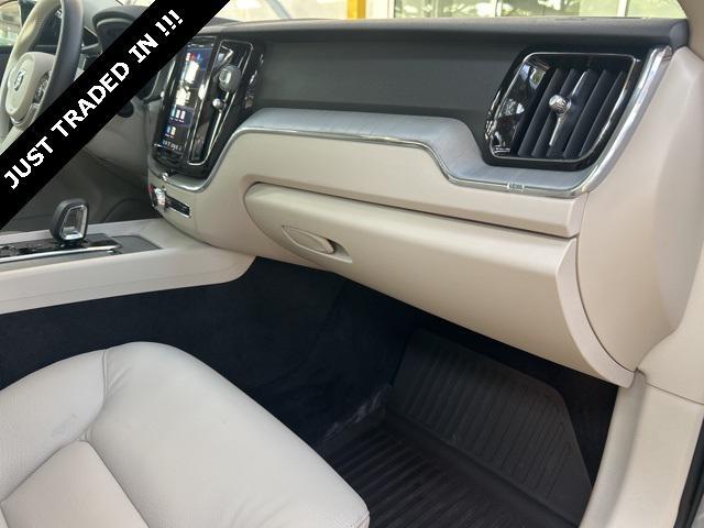 Photo of 2024 Vapour Grey Metallic Volvo XC60