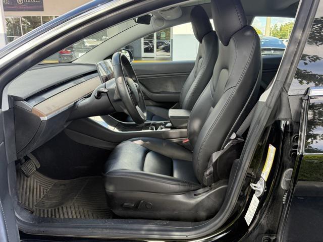 Photo of 2019 Solid Black Tesla Model 3