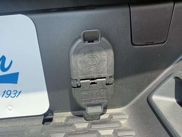 Photo of 2025 Diamond Black Crystal Pearlcoat RAM 1500