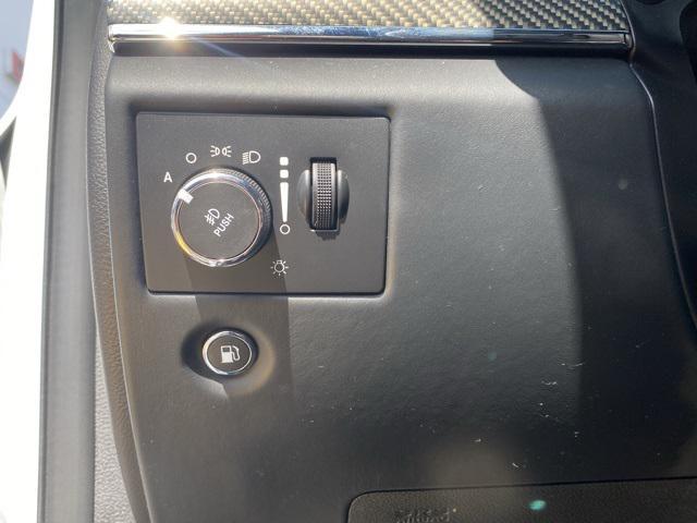 Photo of 2018 Bright White Clearcoat Jeep Grand Cherokee