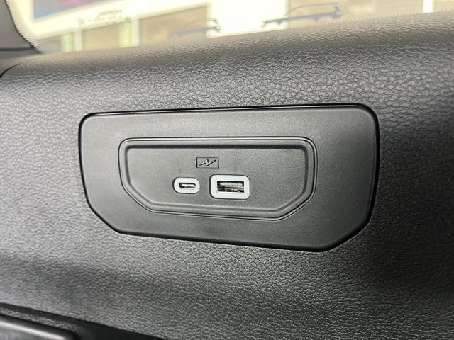 Photo of 2025 Silver Zynith Jeep Grand Cherokee L
