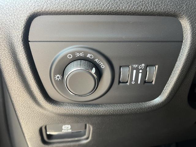 Photo of 2025 Silver Zynith Jeep Grand Cherokee L