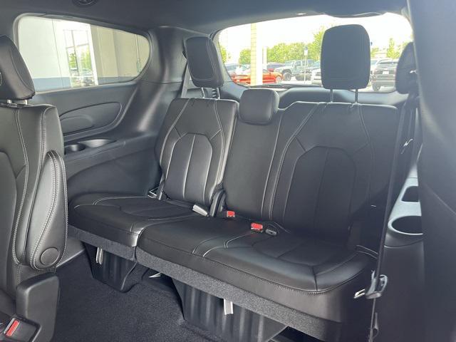 Photo of 2025 Red Hot Pearlcoat Chrysler Pacifica