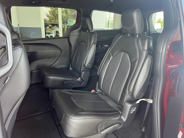 Photo of 2025 Red Hot Pearlcoat Chrysler Pacifica