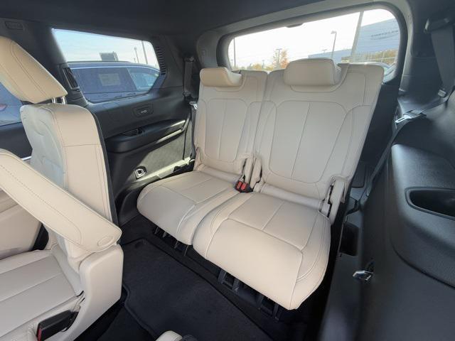 Photo of 2025 Baltic Gray Metallic Clearcoat Jeep Grand Cherokee L