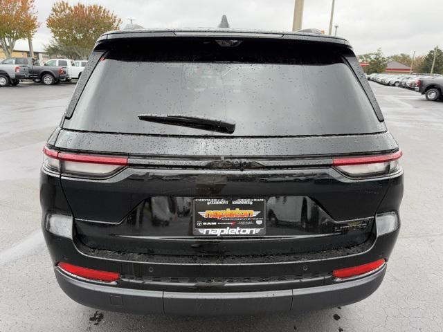 Photo of 2025 Diamond Black Crystal Pearlcoat Jeep Grand Cherokee