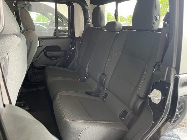 Photo of 2025 Black Clearcoat Jeep Gladiator
