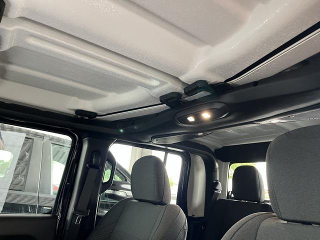 Photo of 2025 Black Clearcoat Jeep Gladiator