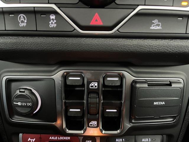 Photo of 2025 Black Clearcoat Jeep Gladiator
