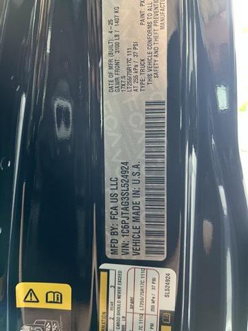 Photo of 2025 Black Clearcoat Jeep Gladiator