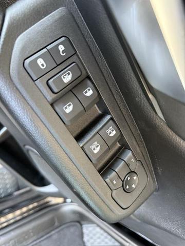 Photo of 2025 Diamond Black Crystal Pearlcoat RAM 1500