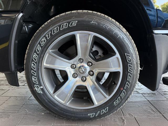 Photo of 2025 Diamond Black Crystal Pearlcoat RAM 1500