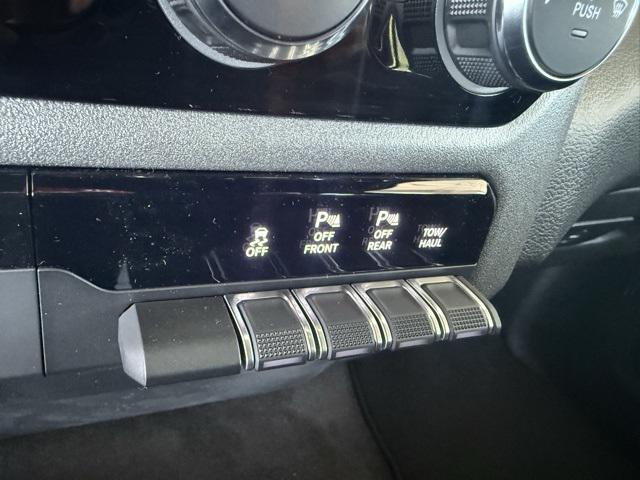Photo of 2025 Diamond Black Crystal Pearlcoat RAM 1500