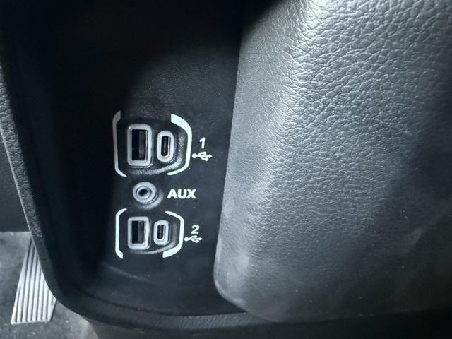 Photo of 2025 Diamond Black Crystal Pearlcoat RAM 1500