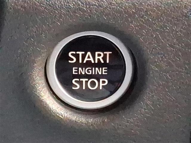 Photo of 2025 Glacier White Nissan Frontier