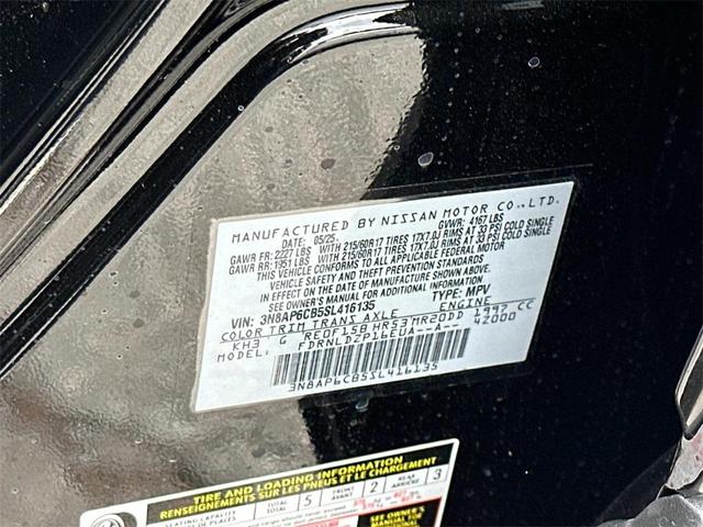 Photo of 2025 Super Black Nissan Kicks