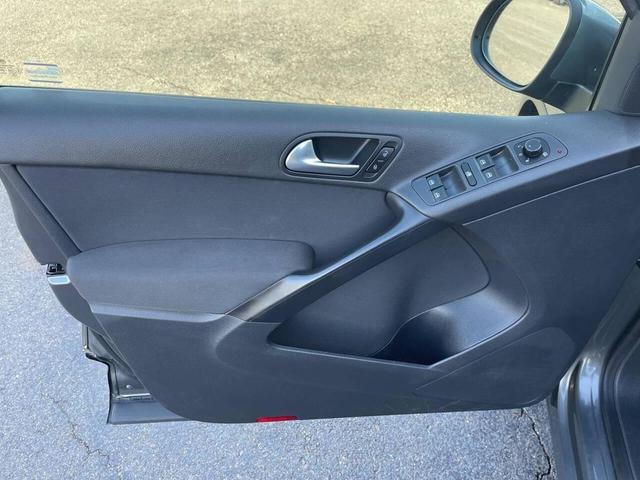 Photo of 2015 Pepper Gray Metallic Volkswagen Tiguan