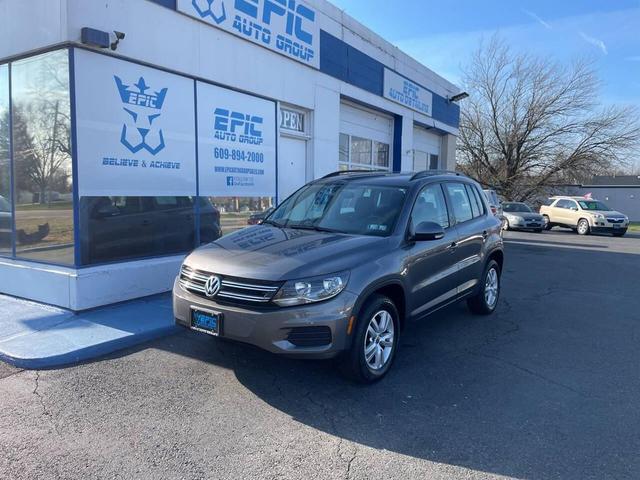 Photo of 2015 Pepper Gray Metallic Volkswagen Tiguan