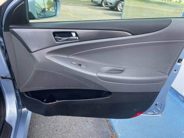 Photo of 2013 Blue Sky Metallic Hyundai SONATA Hybrid