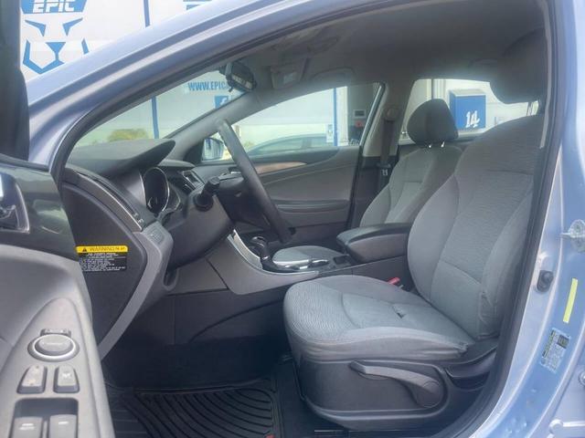 Photo of 2013 Blue Sky Metallic Hyundai SONATA Hybrid