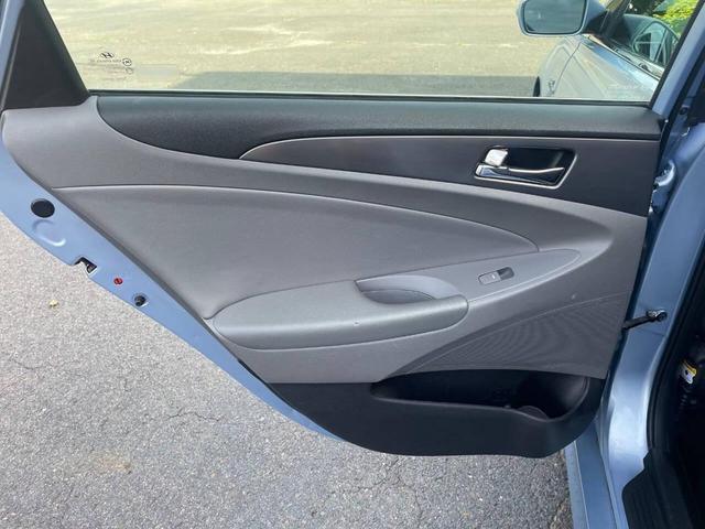Photo of 2013 Blue Sky Metallic Hyundai SONATA Hybrid