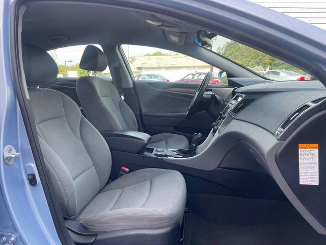 Photo of 2013 Blue Sky Metallic Hyundai SONATA Hybrid