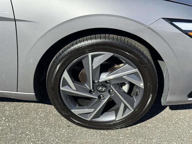 Photo of 2025 Fluid Metal Hyundai ELANTRA