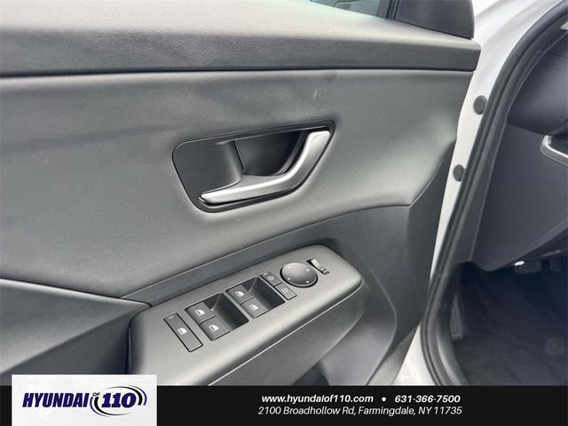 Photo of 2025 Atlas White Hyundai KONA