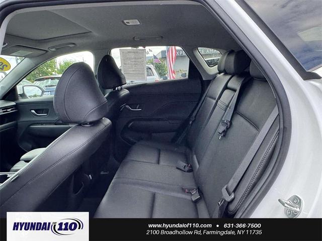 Photo of 2025 Atlas White Hyundai KONA