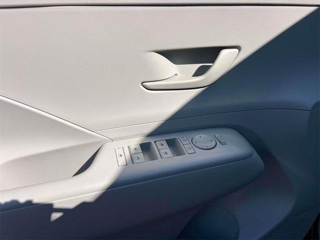 Photo of 2025 Abyss Black Pearl Hyundai KONA