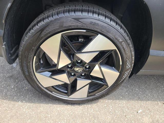 Photo of 2025 Abyss Black Pearl Hyundai KONA