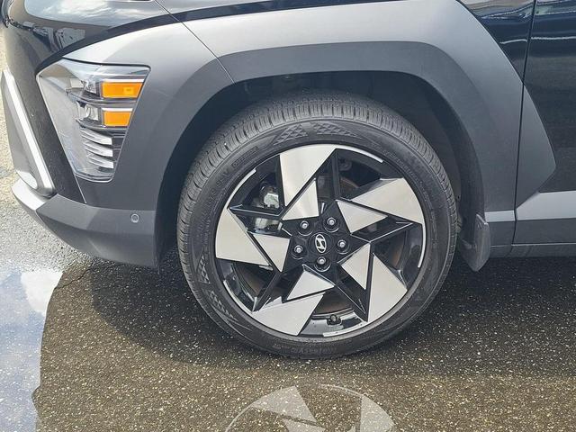 Photo of 2025 Abyss Black Pearl Hyundai KONA
