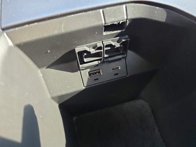 Photo of 2021 Super White Toyota Camry
