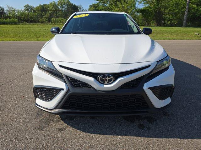 Photo of 2021 Super White Toyota Camry