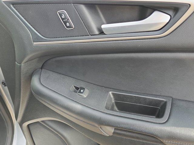 Photo of 2023 Silver Metallic Ford Edge