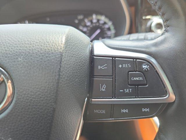 Photo of 2020 Midnight Black Metallic Toyota Highlander