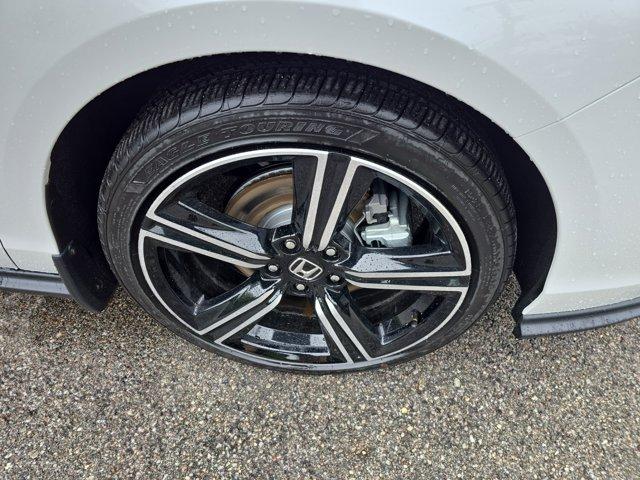 Photo of 2025 Platinum White Pearl Honda Accord Hybrid