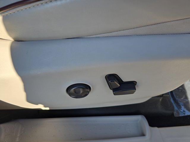 Photo of 2017 Billet Silver Metallic Clearcoat Chrysler Pacifica