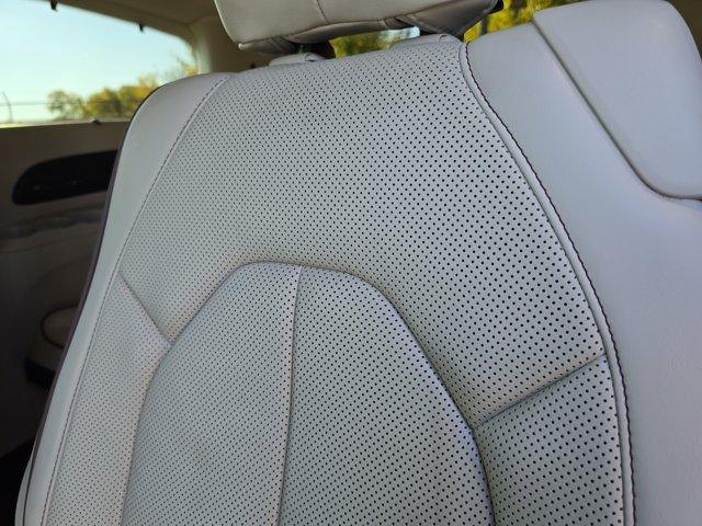 Photo of 2017 Billet Silver Metallic Clearcoat Chrysler Pacifica